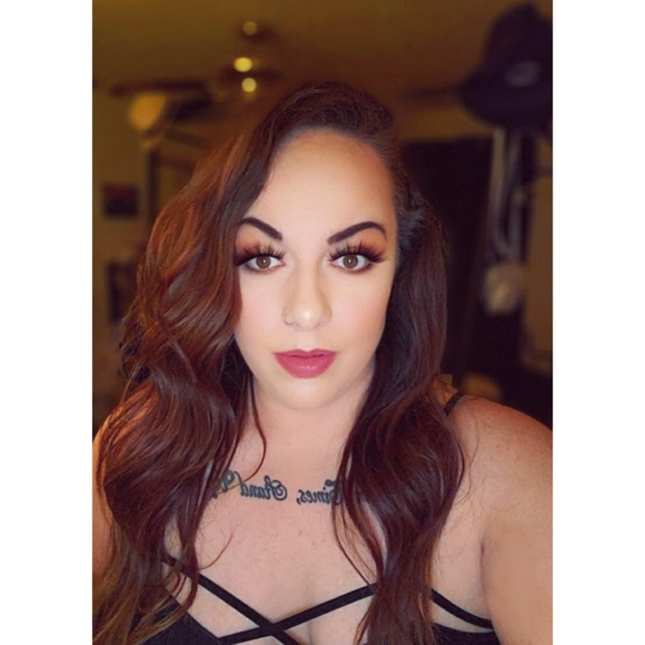 Meet Your Posher, Jordan. 🌻 - Picture 1 of 1